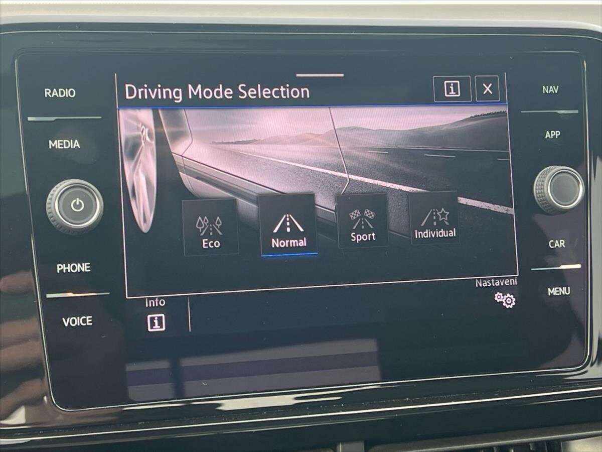 Volkswagen T-Roc SUV 1,5 l 110 kw