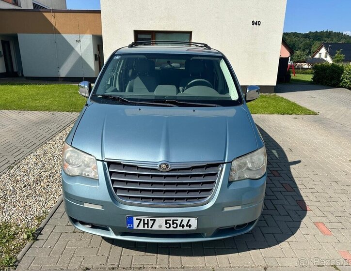 Chrysler Town & Country 16