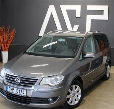 Volkswagen Touran 1