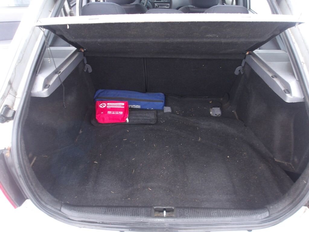 Hyundai Elantra Sedan 1,6 l 77 kw