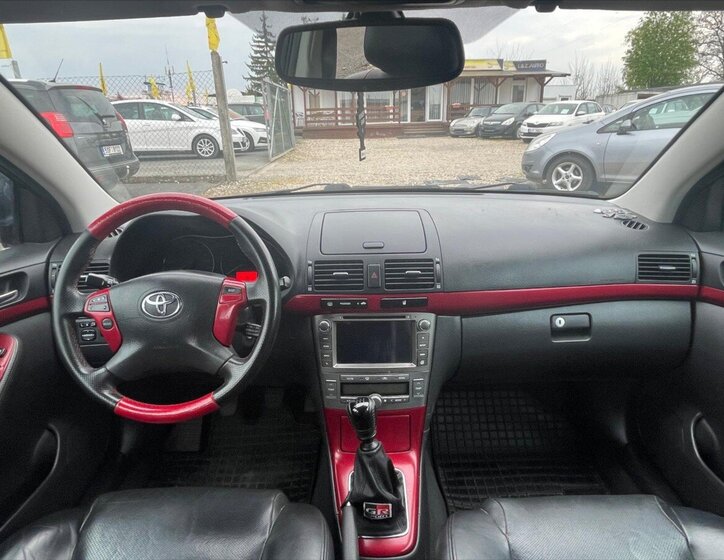 Toyota Avensis Kombi 2,0 l 93 kw