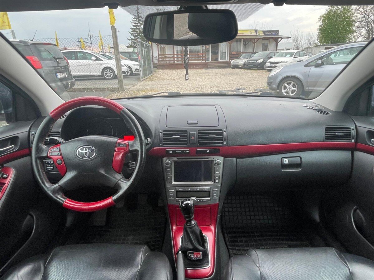 Toyota Avensis Kombi 2,0 l 93 kw