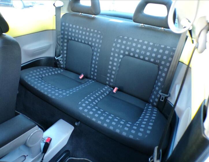 Volkswagen New Beetle 12