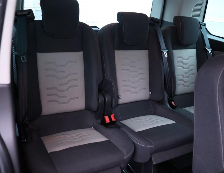 Ford Tourneo Custom MPV 2,2 l 114 kw