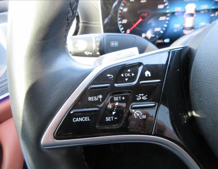 Mercedes-Benz CLS Sedan 3,0 l 270 kw