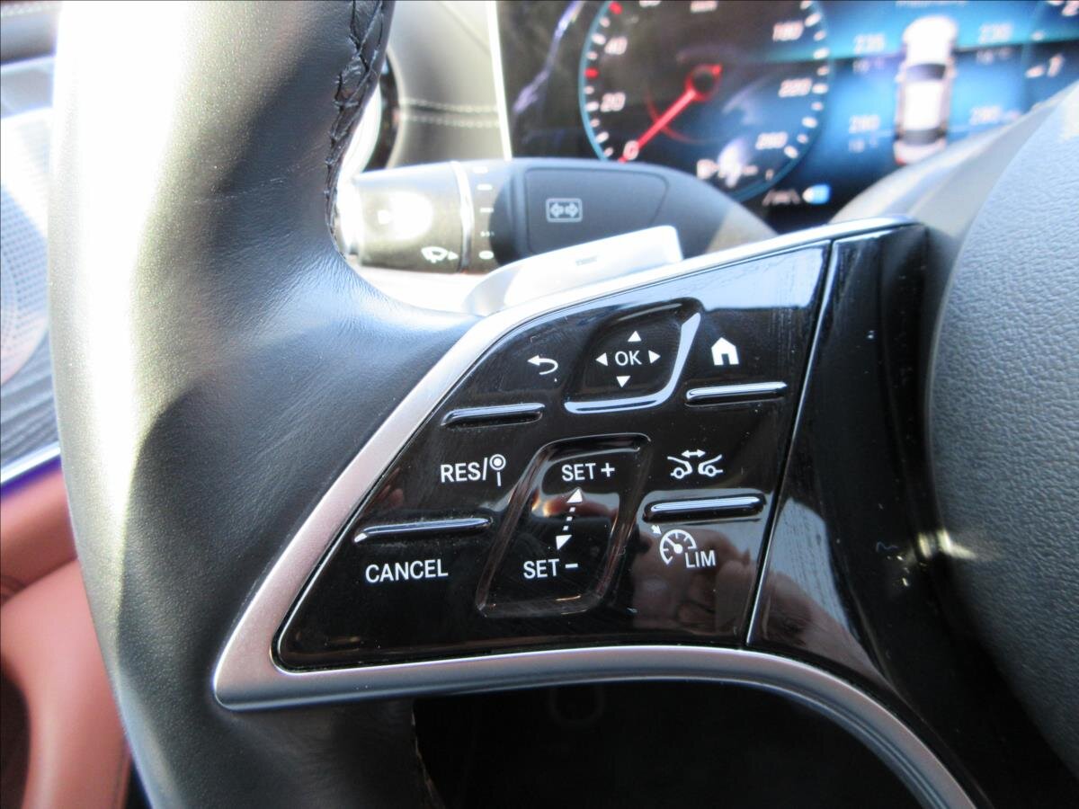 Mercedes-Benz CLS Sedan 3,0 l 270 kw