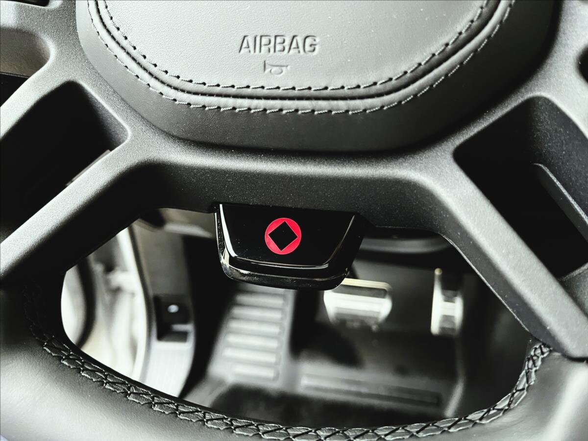 Land Rover Defender SUV / Terénní 4,4 l 467 kw