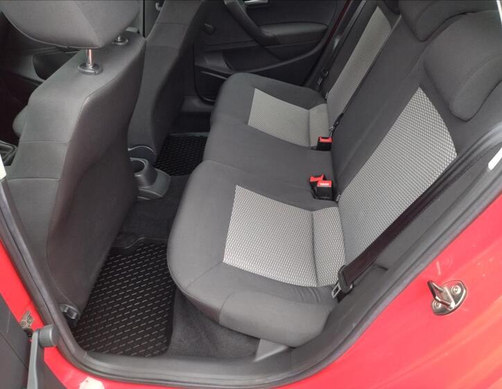Volkswagen Polo 13
