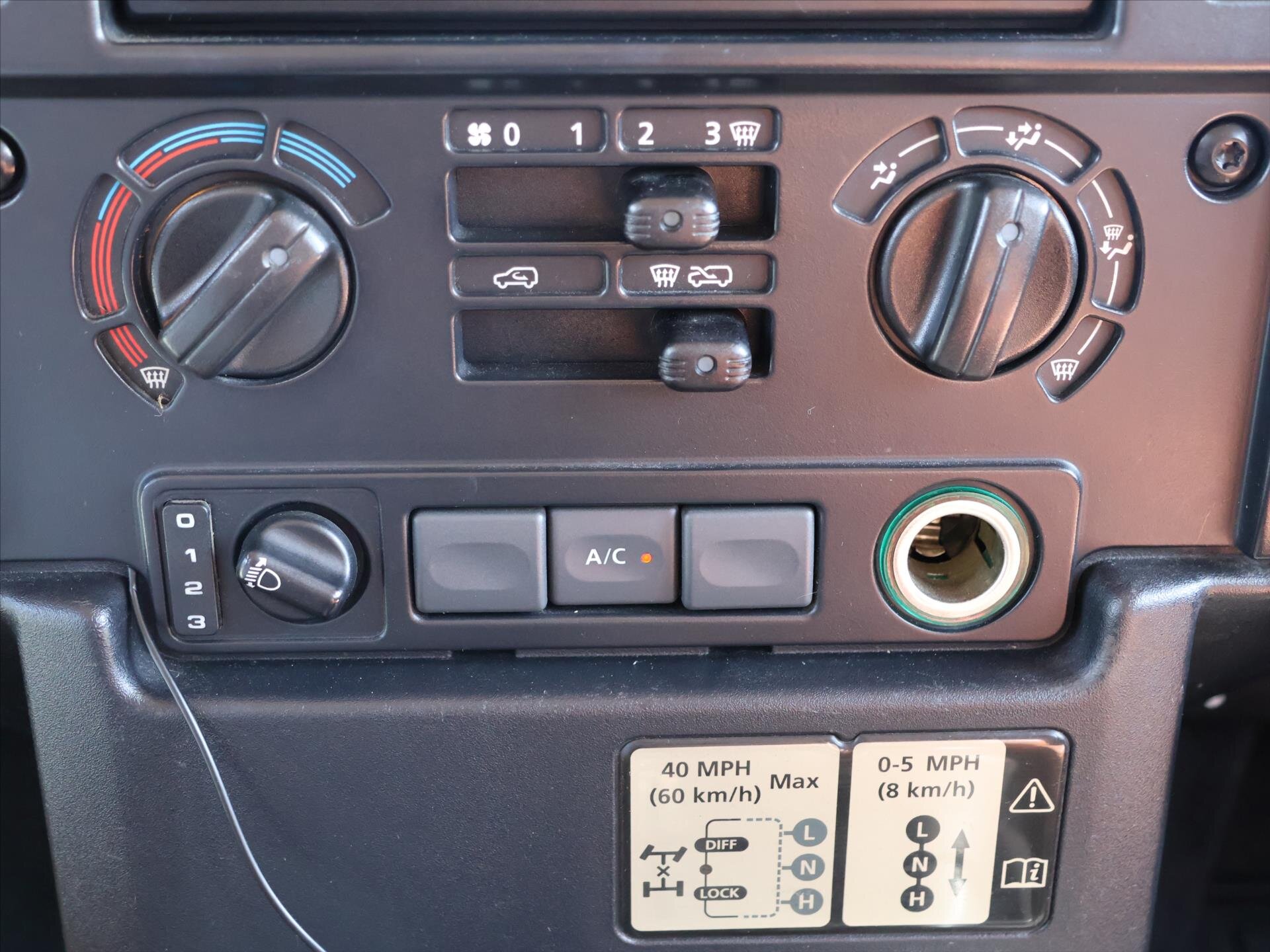 Land Rover Defender SUV 2,4 l 90 kw