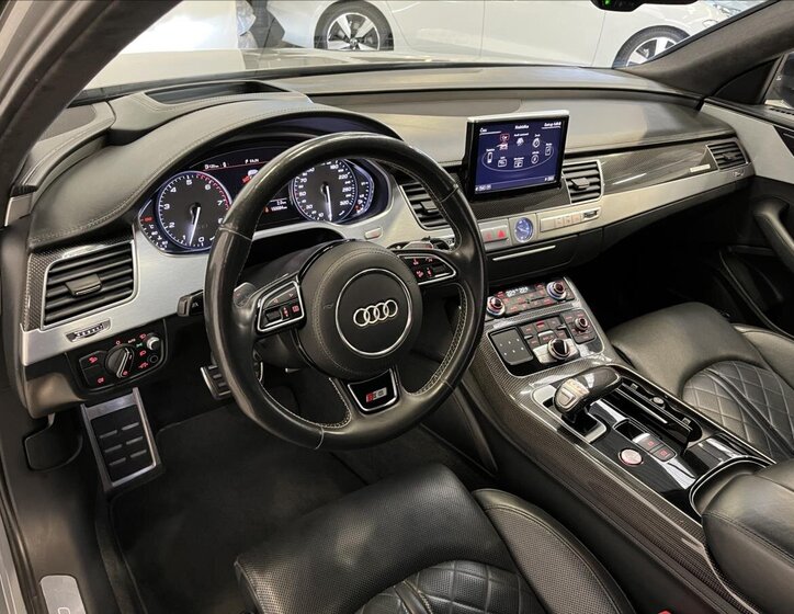 Audi S8 Sedan / Limuzína 4,0 l 445 kw