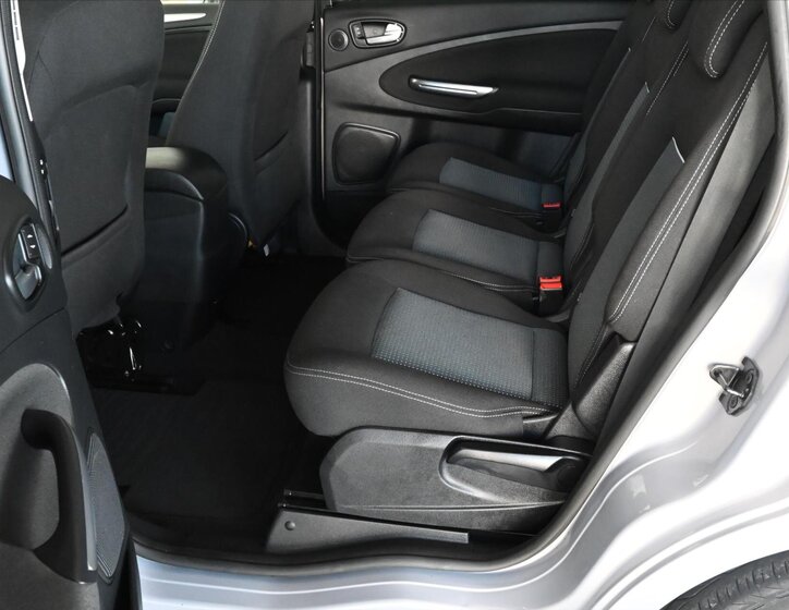 Ford S-MAX MPV 2,0 l 100 kw