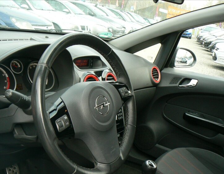 Opel Corsa Hatchback 1,4 l 66 kw