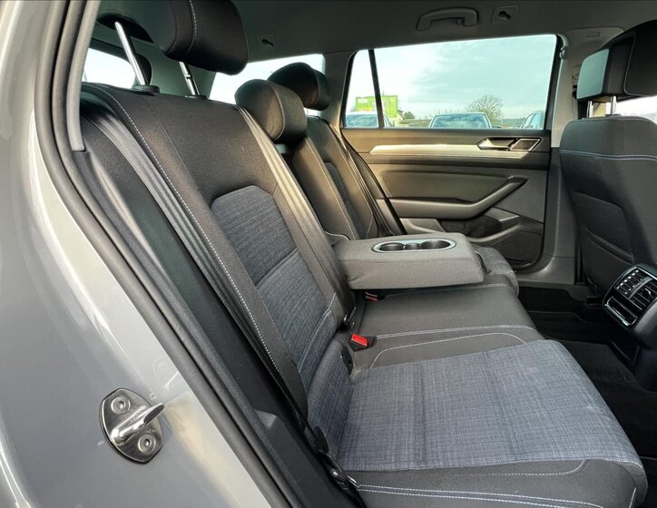 Volkswagen Passat Kombi 1,4 l 160 kw