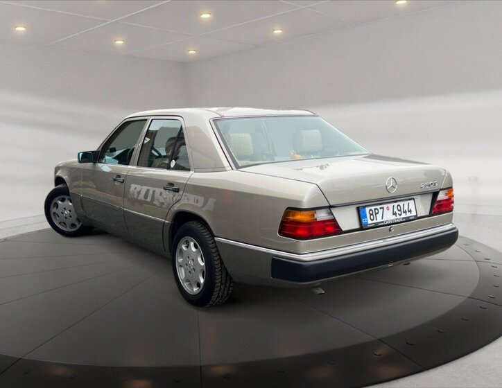 Mercedes-Benz 124 Sedan / Limuzína 2,3 l 97 kw