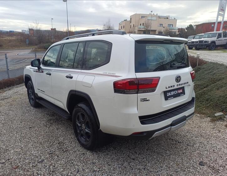 Toyota Land Cruiser 5