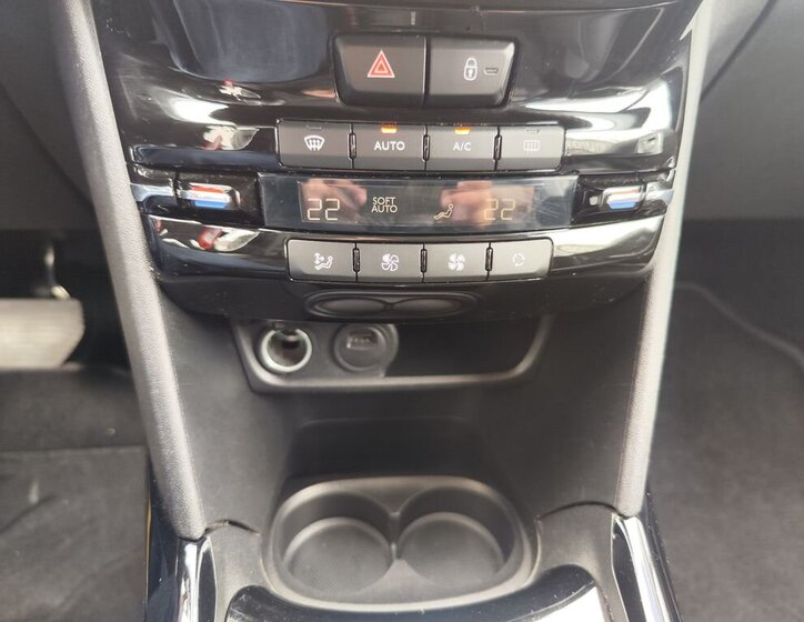 Peugeot 2008 SUV / Terénní 1,2 l 81 kw