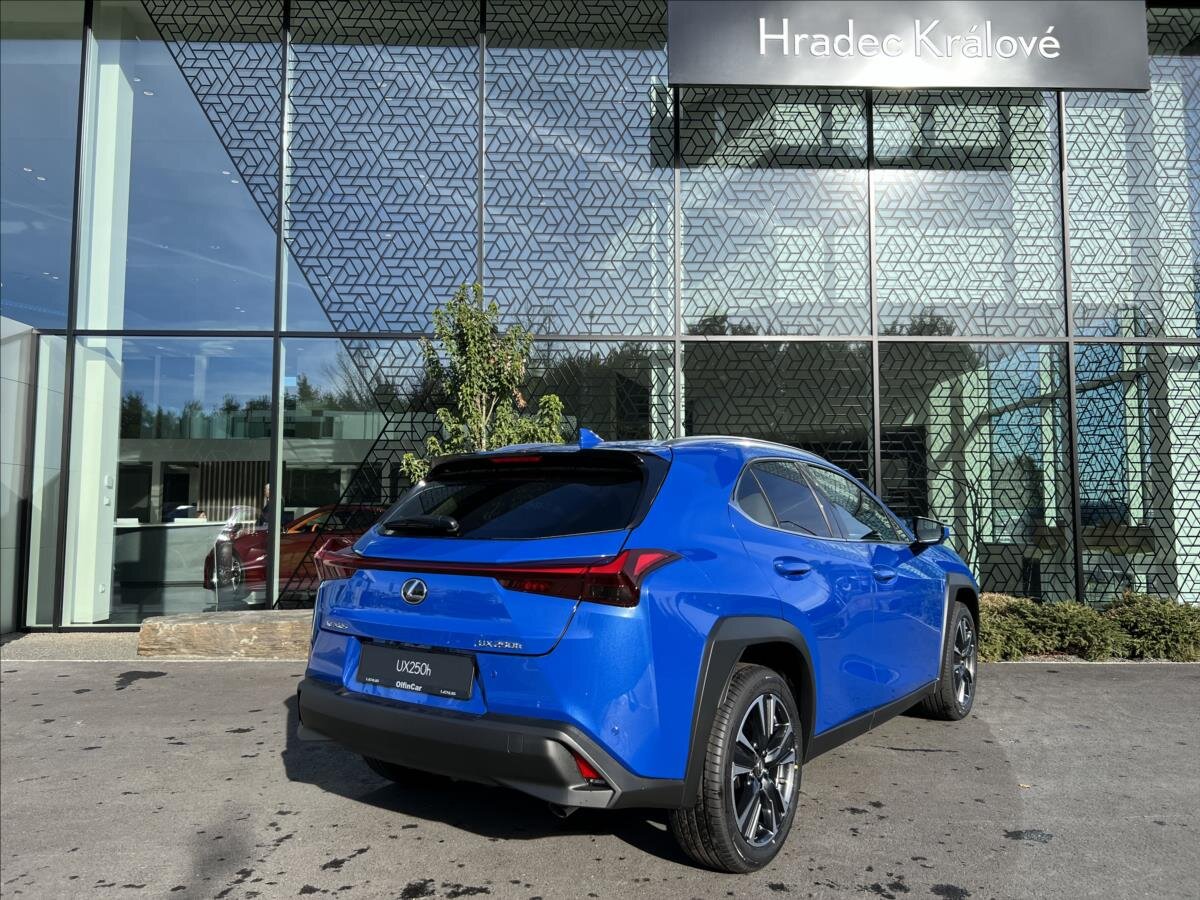 Lexus UX 250h CUV / Crossover 2,0 l 135 kw