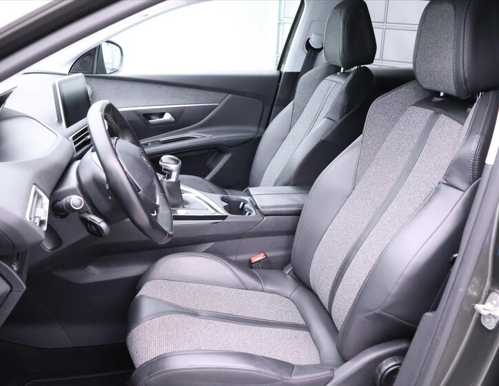 Peugeot 3008 SUV 1,2 l 96 kw