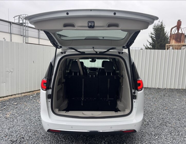 Chrysler Pacifica 13