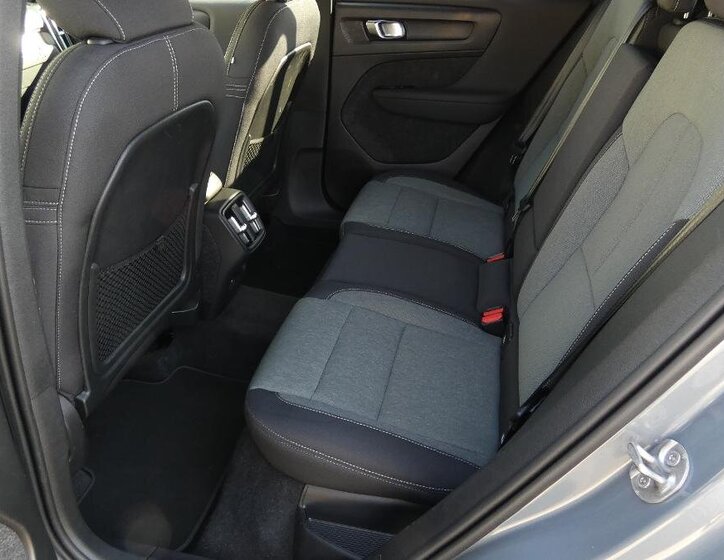 Volvo XC40 SUV / Terénní 1,5 l 95 kw