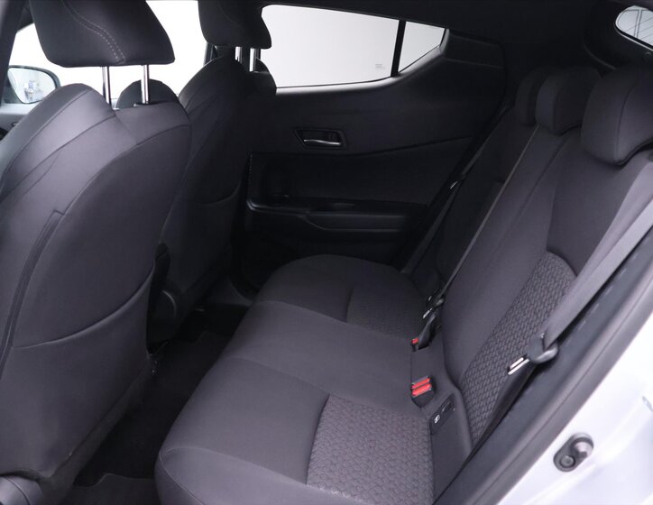 Toyota C-HR SUV 1,8 l 72 kw