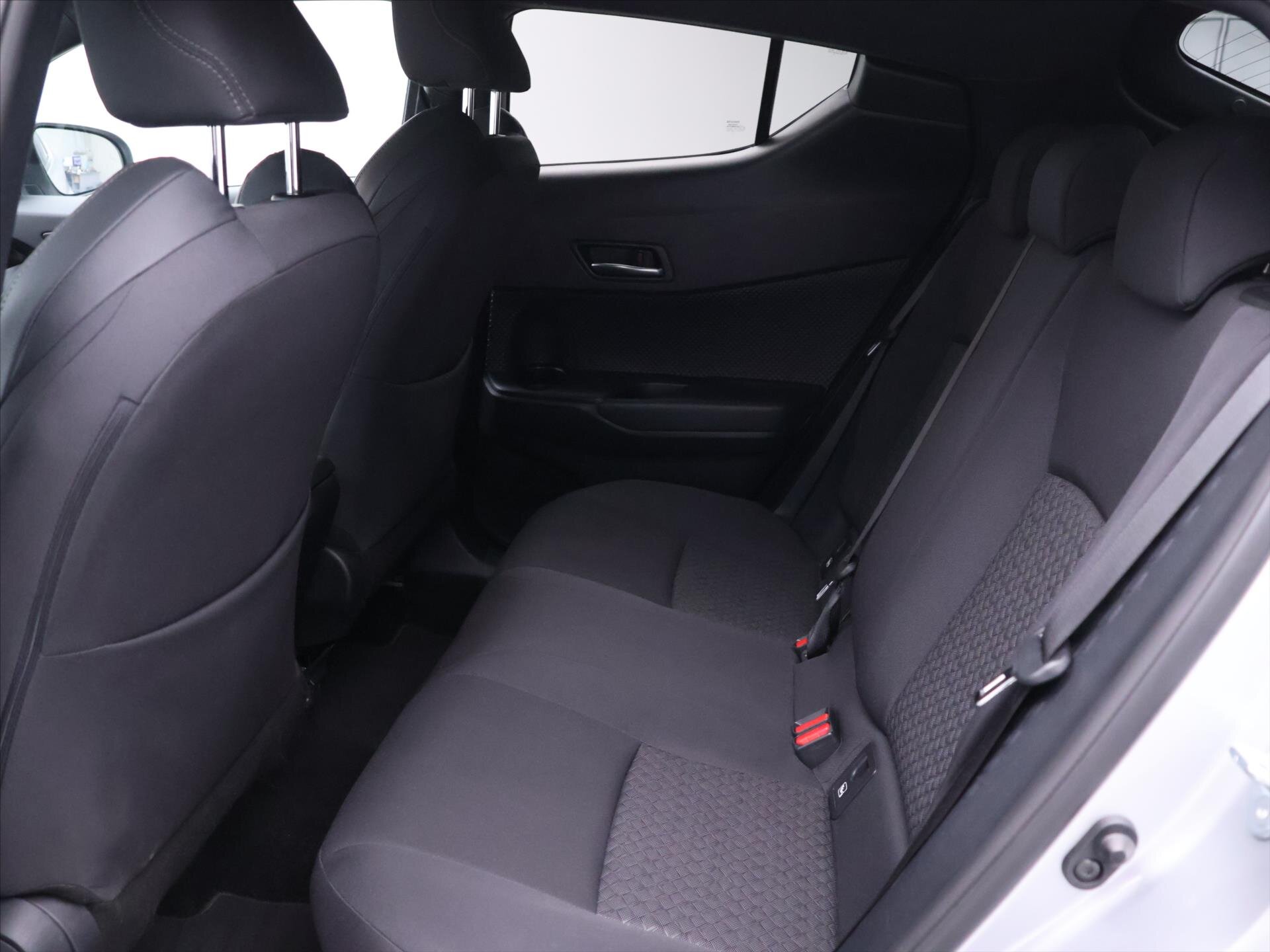 Toyota C-HR SUV 1,8 l 72 kw