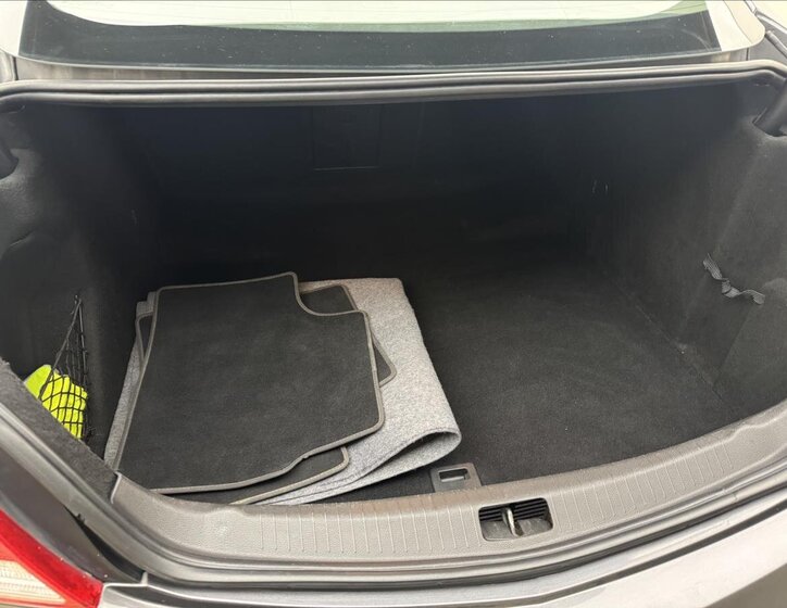 Opel Insignia Sedan / Limuzína 2,0 l 118 kw