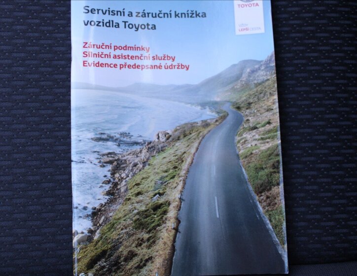 Toyota Corolla Sedan / Limuzína 1,6 l 97 kw