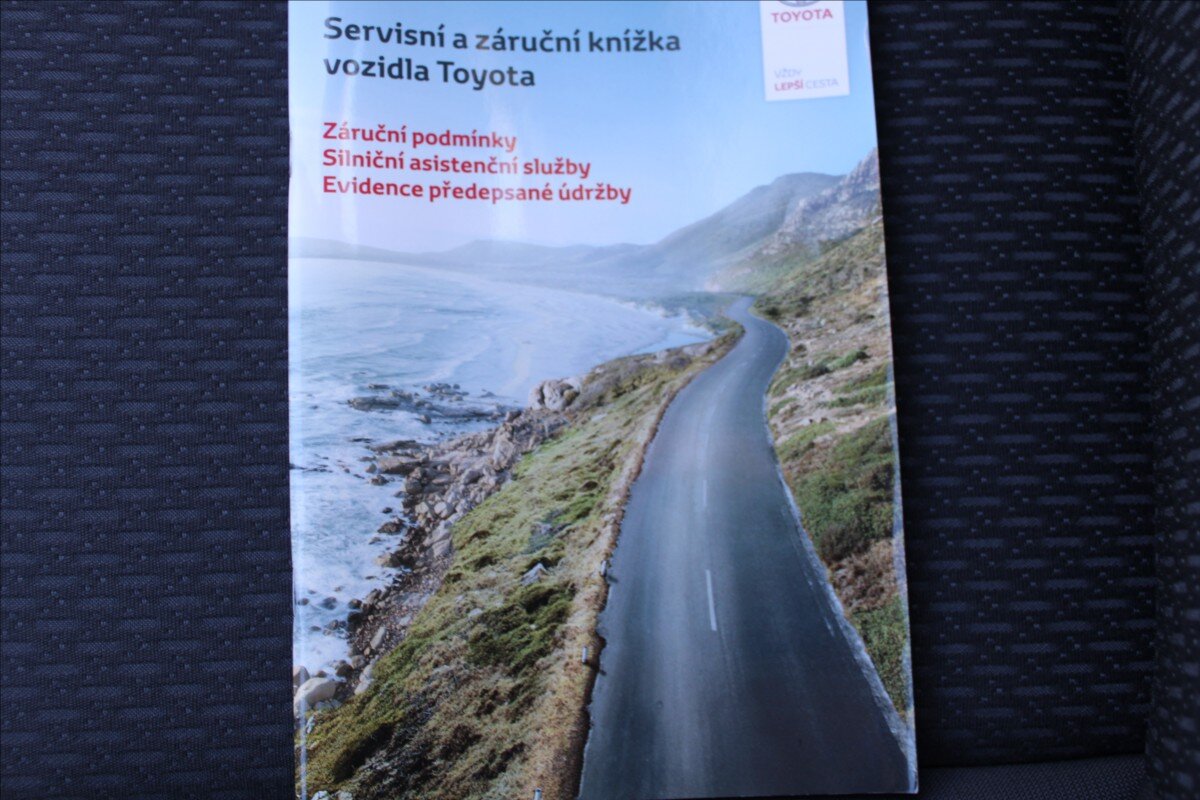 Toyota Corolla Sedan / Limuzína 1,6 l 97 kw