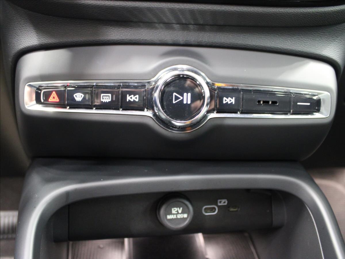 Volvo XC40 Kombi 2,0 l 145 kw