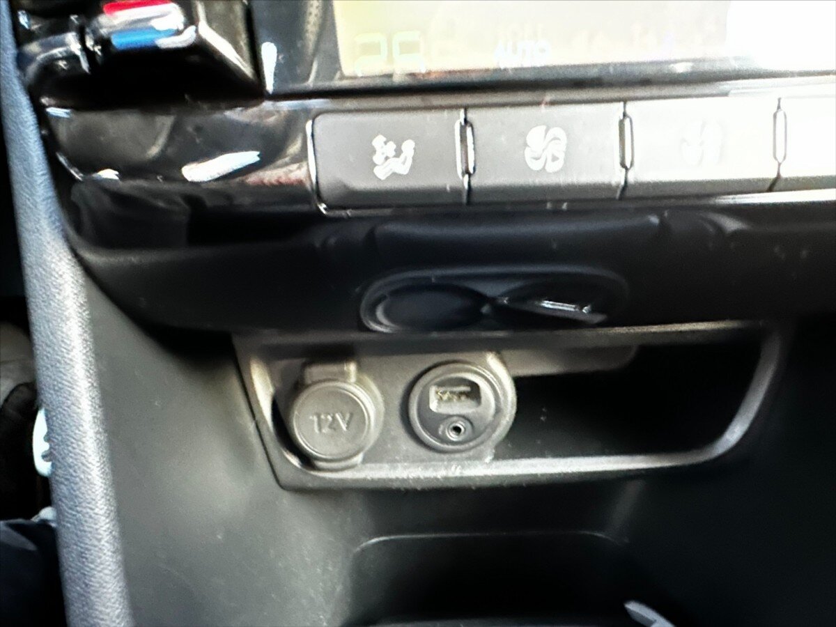 Peugeot 208 Hatchback 1,2 l 81 kw