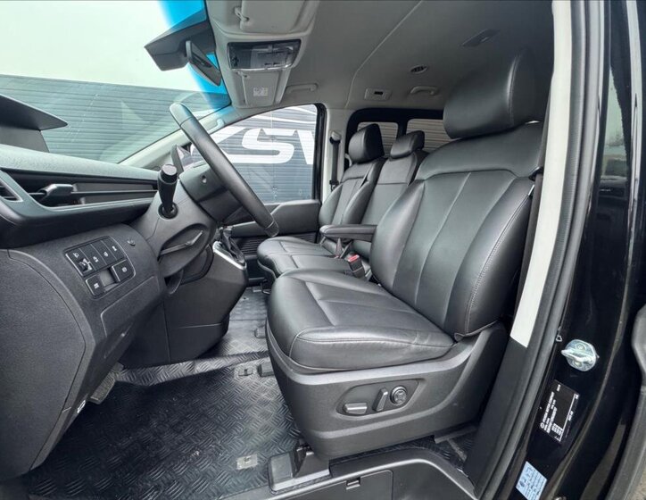 Hyundai Staria 11