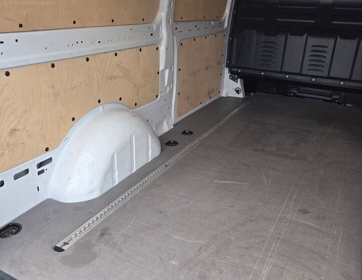 Mercedes-Benz Vito Skříň 2,0 l 120 kw