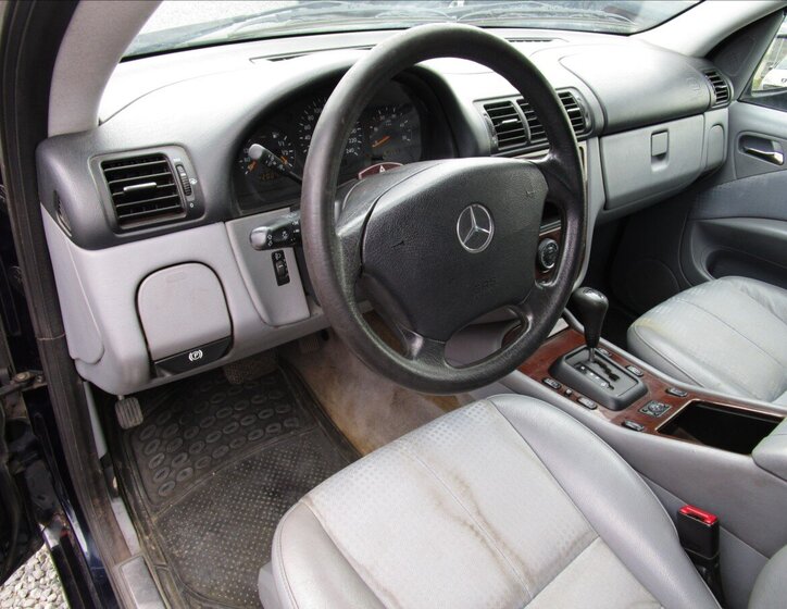 Mercedes-Benz Třídy M Kombi 2,7 l 120 kw