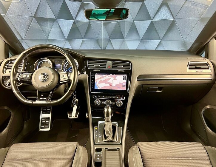 Volkswagen Golf Kombi 2,0 l 221 kw