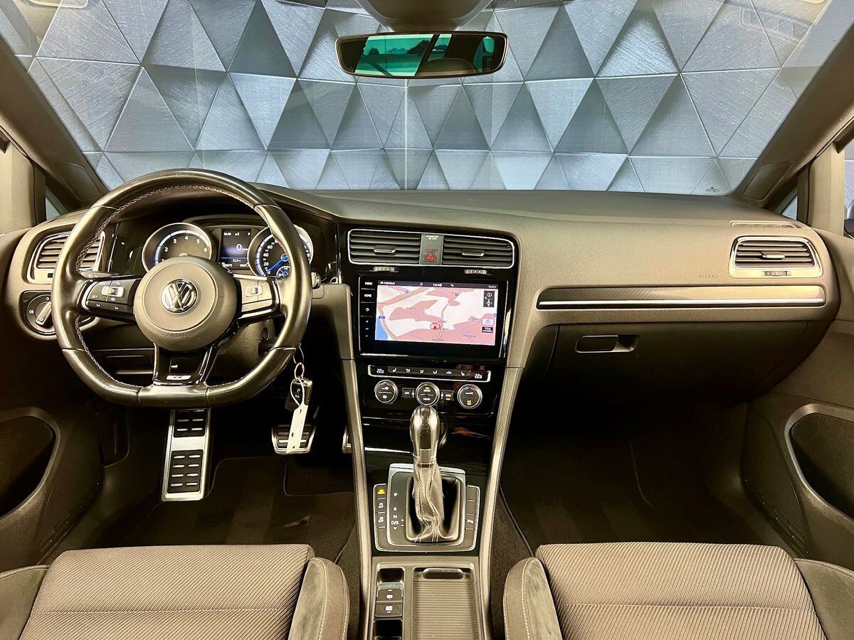 Volkswagen Golf Kombi 2,0 l 221 kw