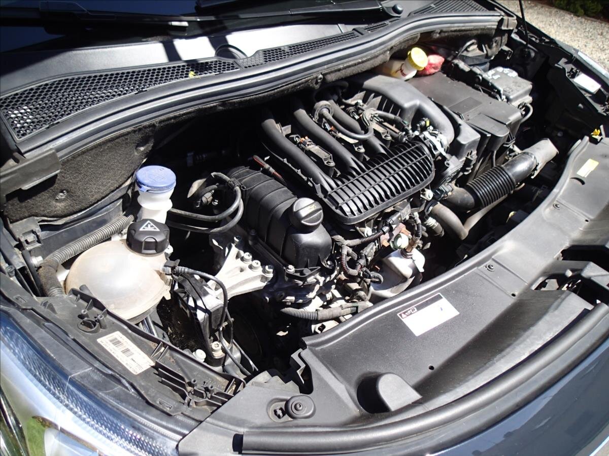 Peugeot 2008 Kombi 1,2 l 61 kw