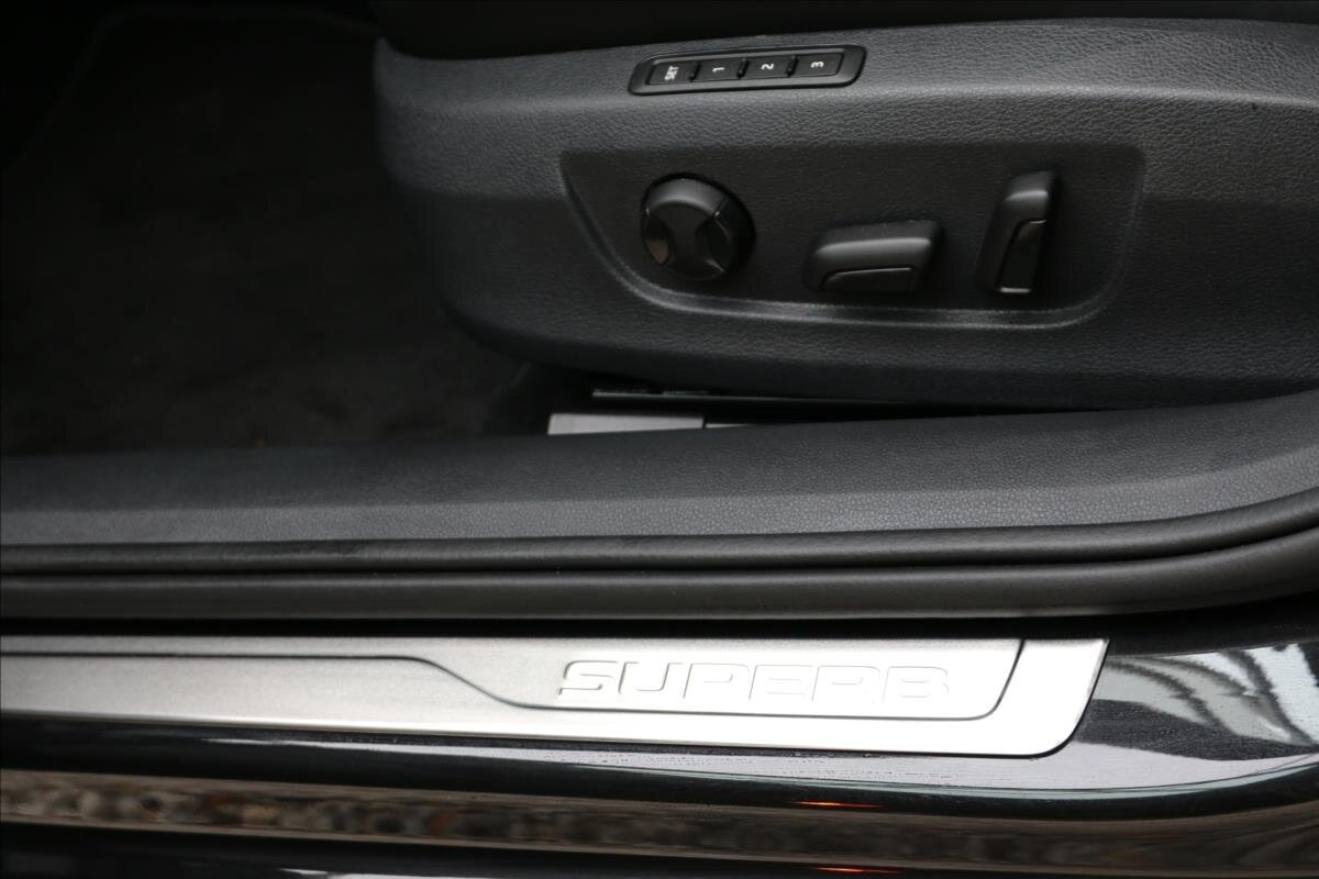 Škoda Superb Sedan / Limuzína 2,0 l 140 kw