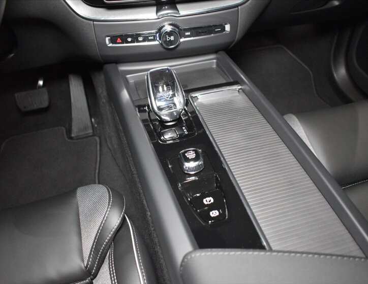 Volvo XC60 SUV / Terénní 2,0 l 335 kw