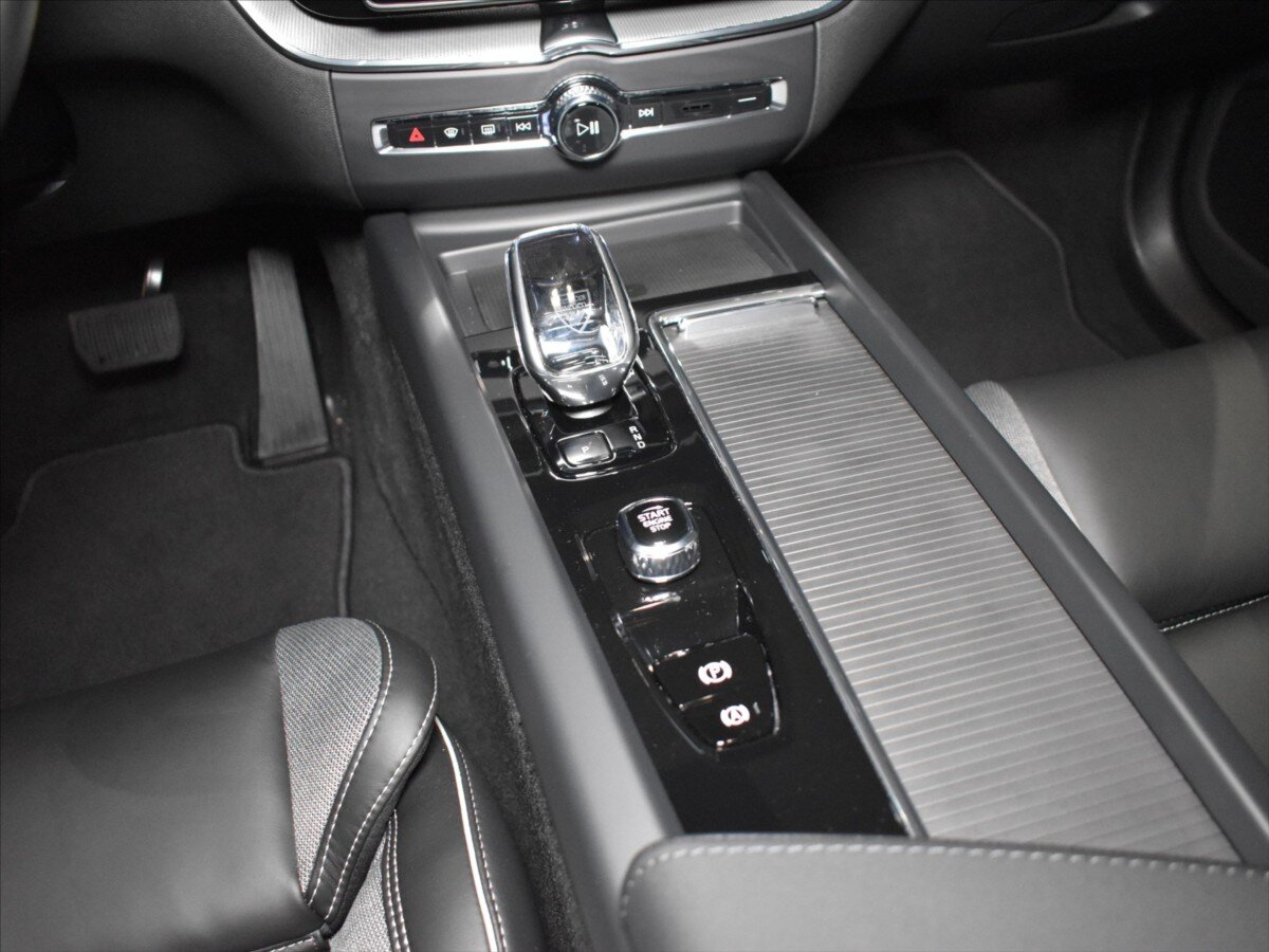 Volvo XC60 SUV / Terénní 2,0 l 335 kw