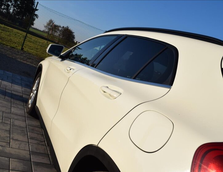 Mercedes-Benz GLA 11