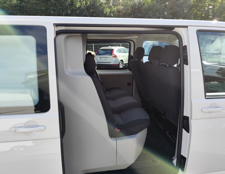 Volkswagen Transporter Kombi 2,0 l 84 kw