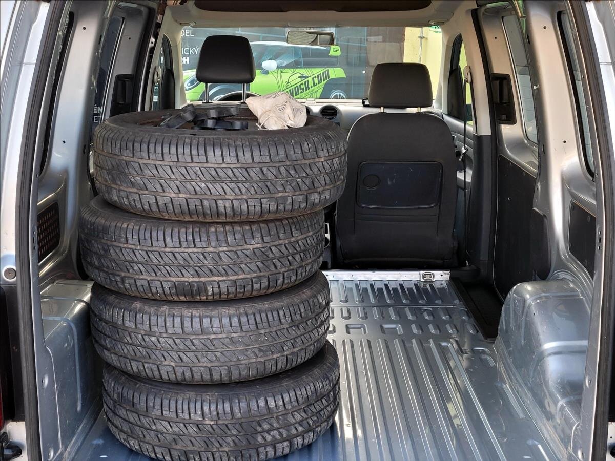 Volkswagen Caddy Skříň 1,6 l 75 kw