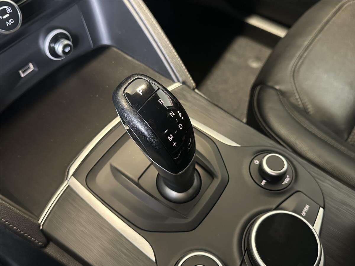 Alfa Romeo Stelvio SUV / Terénní 2,1 l 154 kw