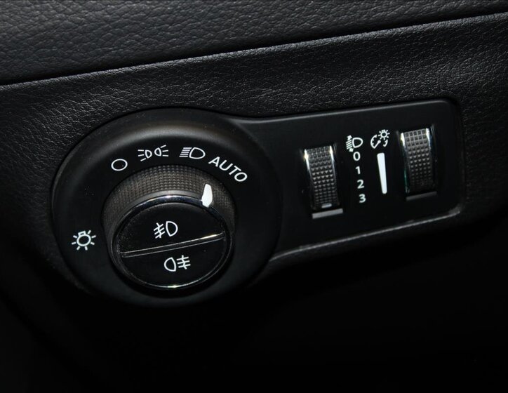 Jeep Compass SUV / Terénní 2,0 l 103 kw