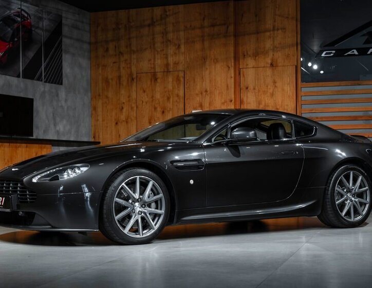 Aston Martin V8 Vantage Kupé 4,7 l 313 kw