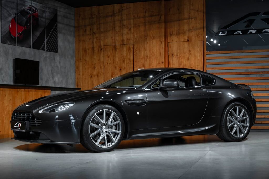 Aston Martin V8 Vantage Kupé 4,7 l 313 kw