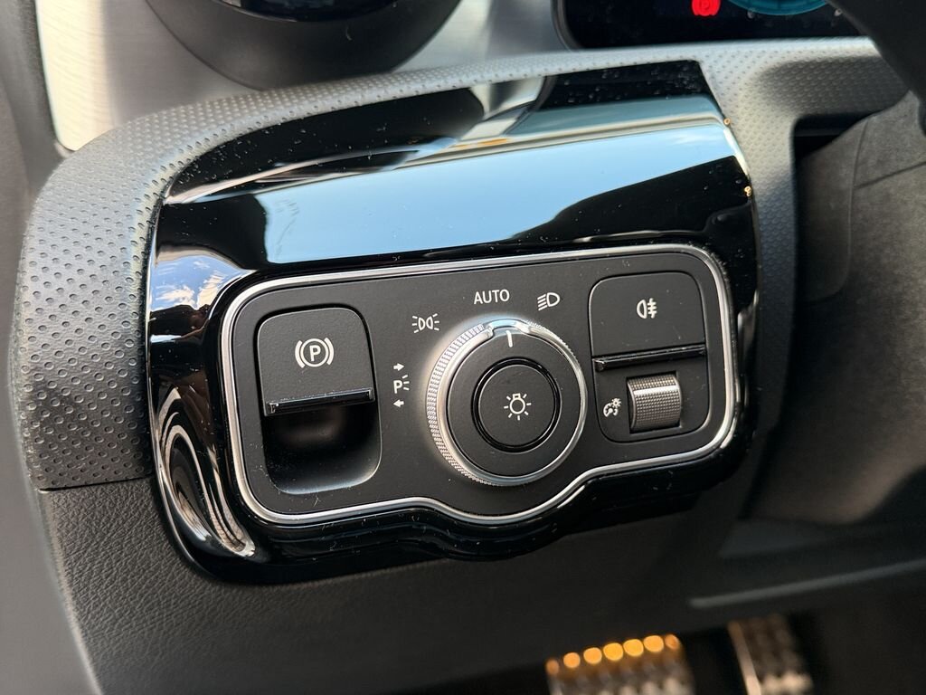 Mercedes-Benz Třídy A Hatchback 1,3 l 118 kw