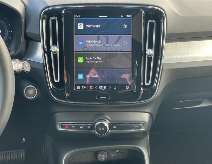 Volvo XC40 SUV / Terénní 2,0 l 145 kw