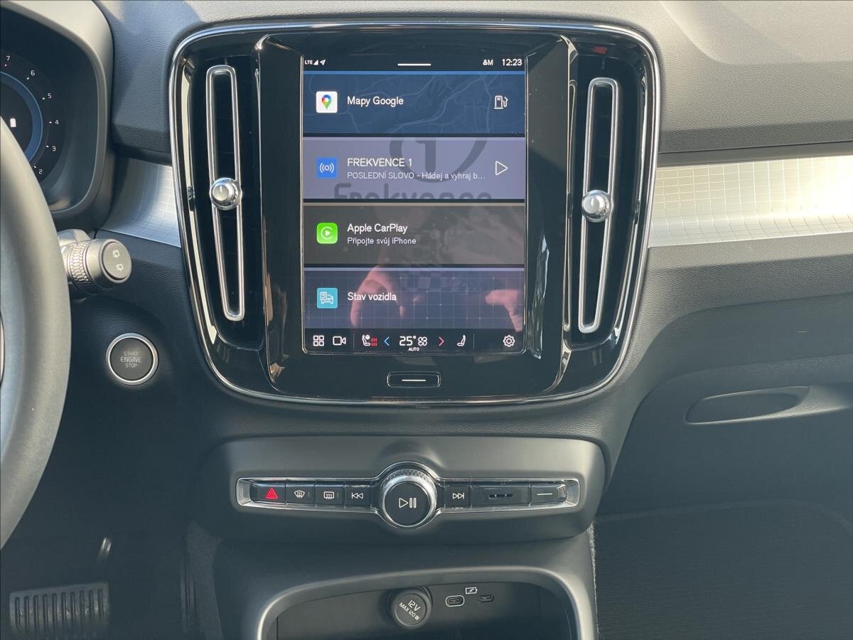 Volvo XC40 SUV / Terénní 2,0 l 145 kw